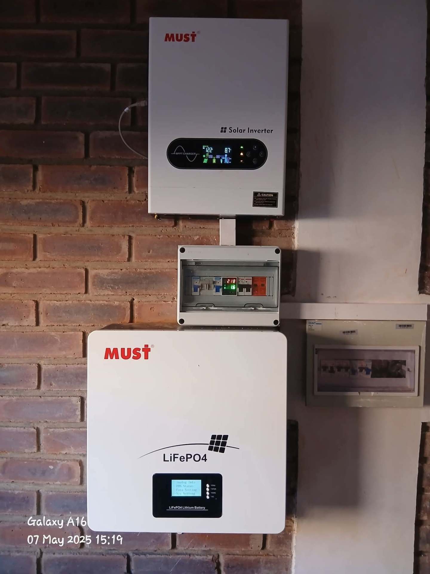 MUST solar inverter and LiFePO4 battery installation